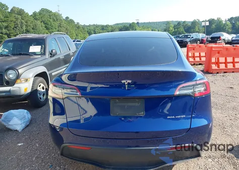 2020 Tesla Model Y Long Range Dual Motor All-Wheel Drive z USA, uszkodzony, nr VIN 5YJYGDEE5LF046424
